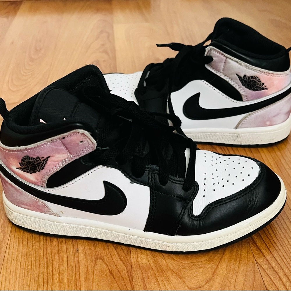 Nike Air Jordan 1 Mid SE DM6215-001 Size 2.5 youth